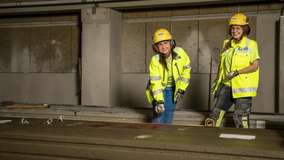Naiset rikastavat ja rakastavat betonityötä Naiset rikastavat ja rakastavat betonityötä